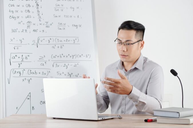 การประยุกต์ใช้ AI เพื่อการจัดการเรียนรู้และการลดภาระงานครูอาชีวศึกษา