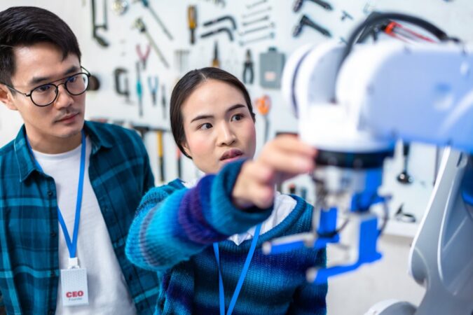 ทักษะเทคโนโลยีเฉพาะทางตามกลุ่มสาขาวิชาชีพ (Upskilling & Reskilling)